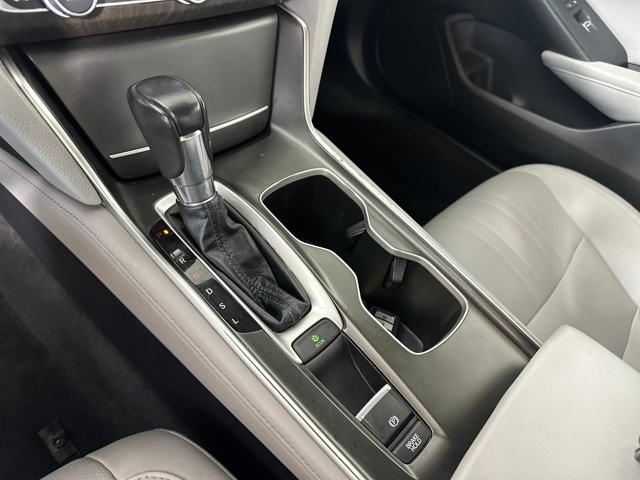 Vehicle image 19 of 27