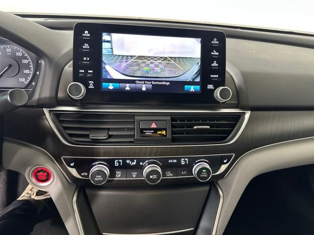 Vehicle image 21 of 27