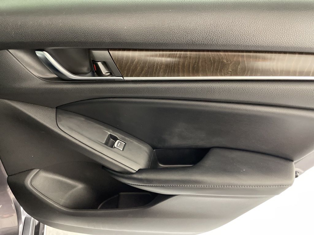 Vehicle image 34 of 50