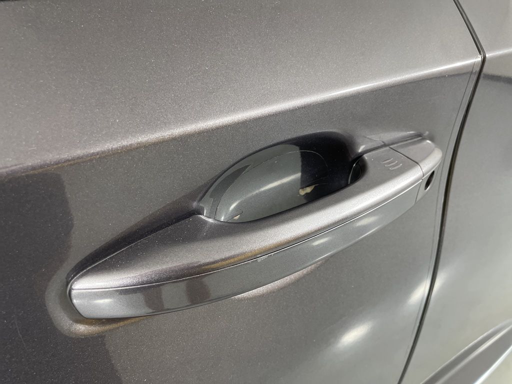 Vehicle image 47 of 50