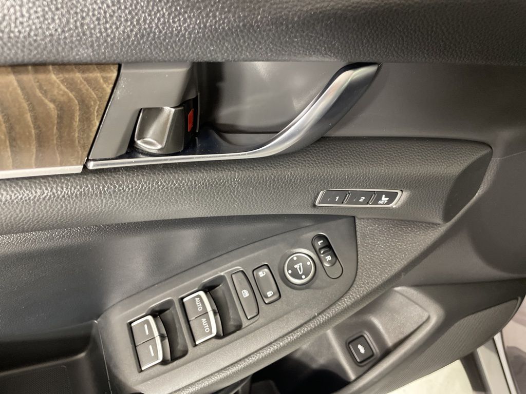 Vehicle image 36 of 50