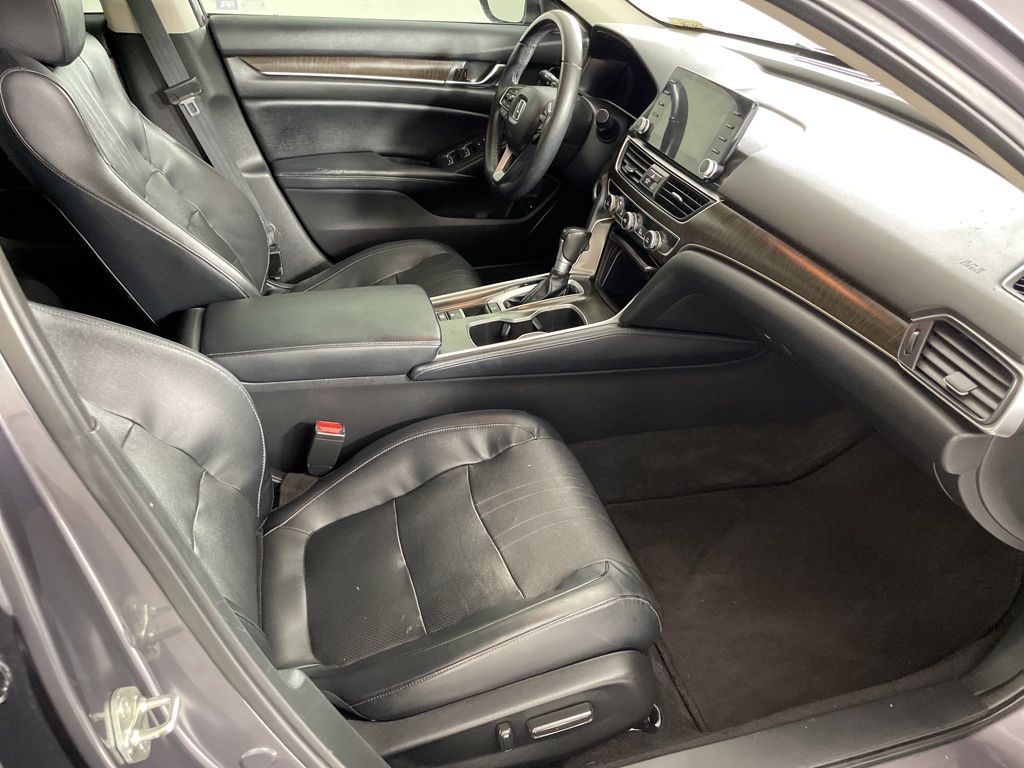 Vehicle image 19 of 50
