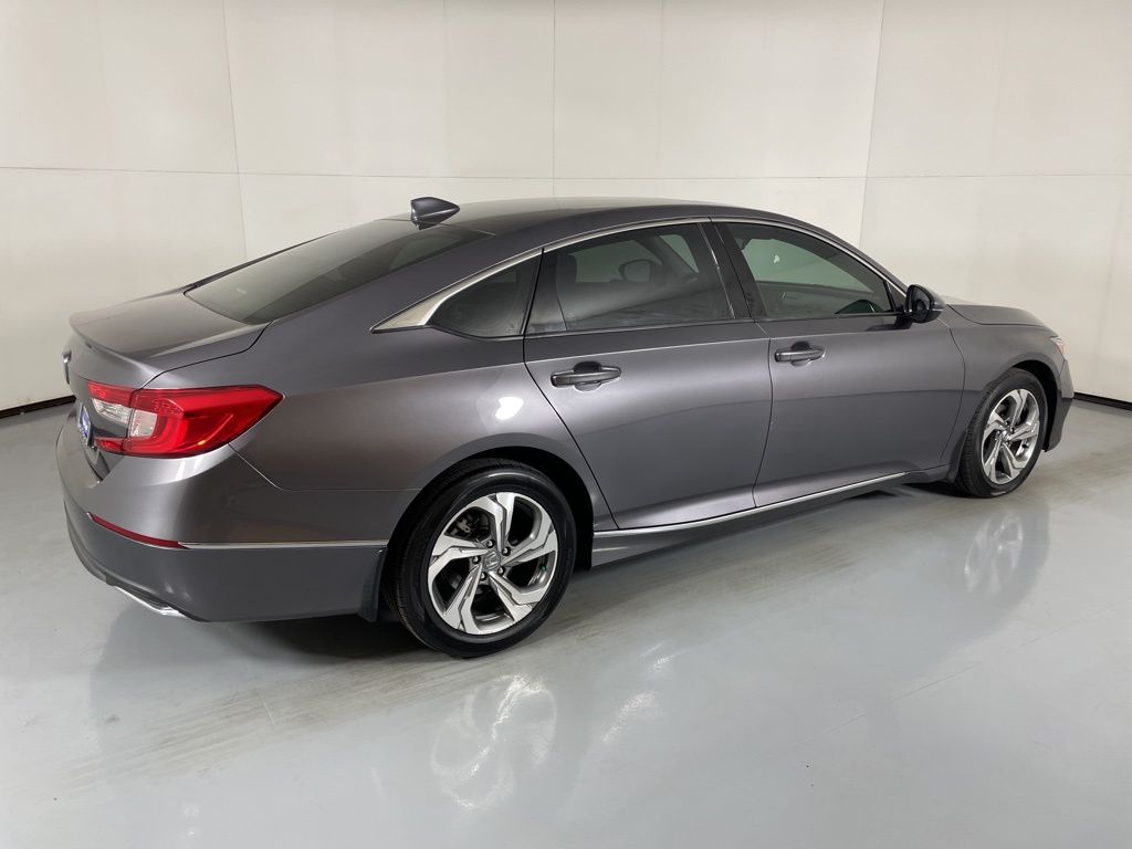 Vehicle image 7 of 50