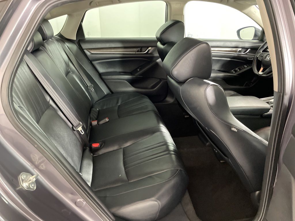 Vehicle image 16 of 50
