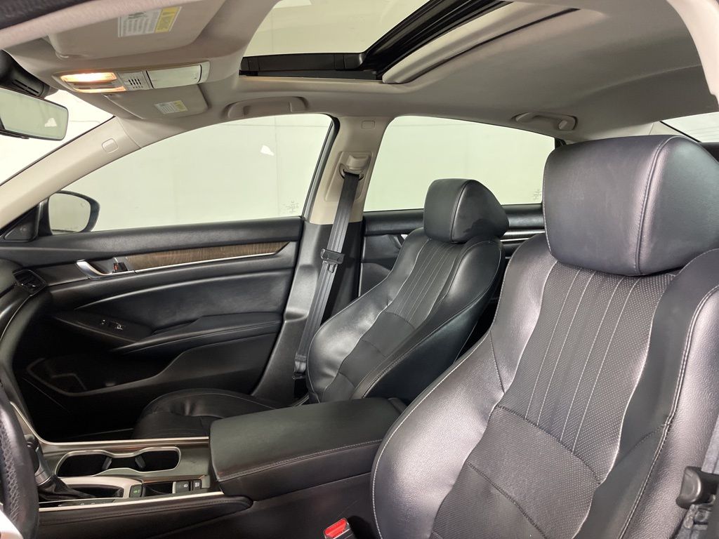 Vehicle image 20 of 50