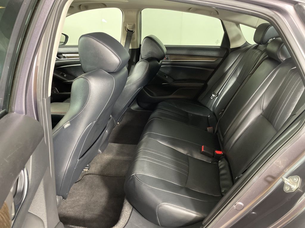 Vehicle image 18 of 50