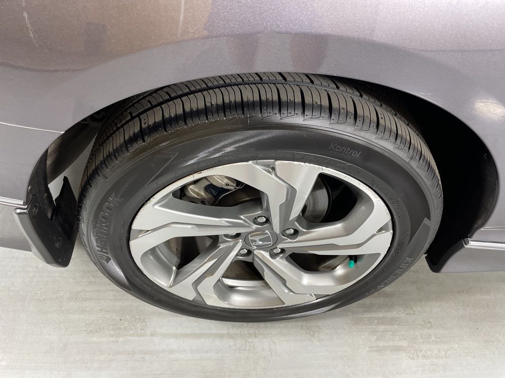 Vehicle image 13 of 50