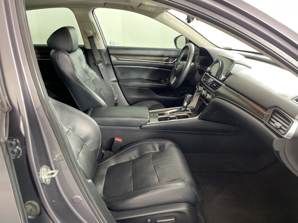 Vehicle image 17 of 50