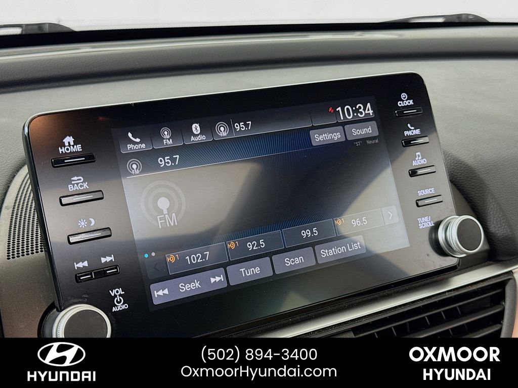 Vehicle image 10 of 32
