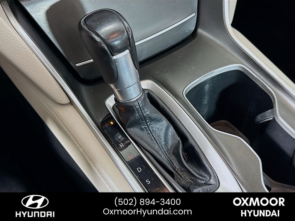 Vehicle image 15 of 32