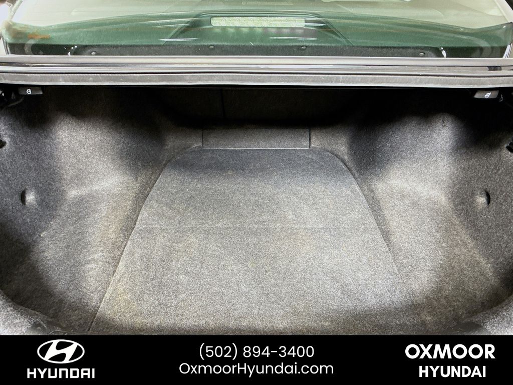 Vehicle image 25 of 32