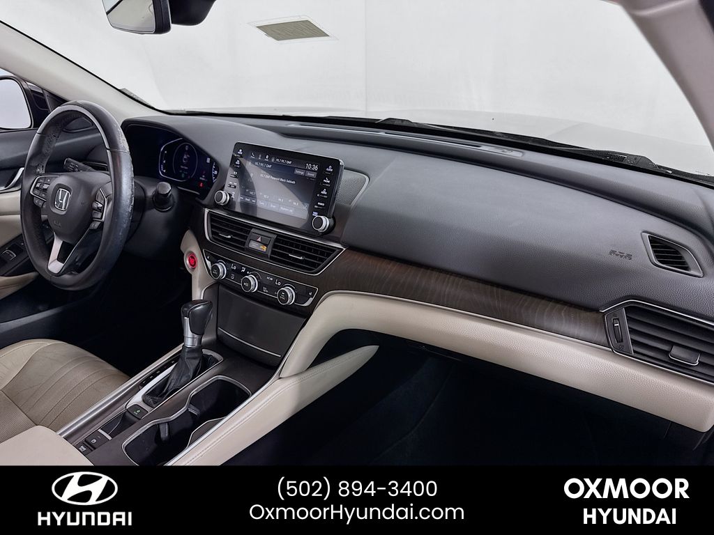 Vehicle image 20 of 32