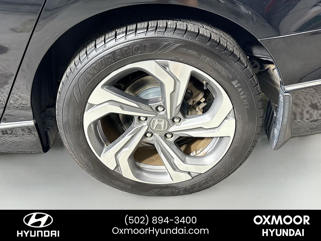 Vehicle image 29 of 32