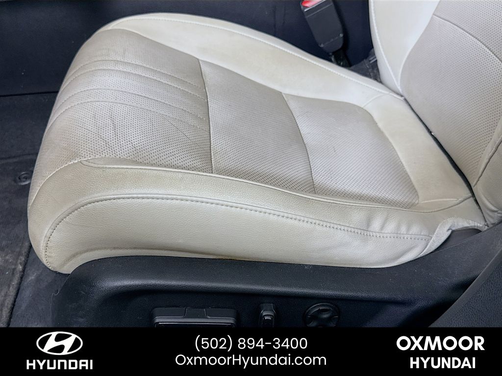 Vehicle image 12 of 32