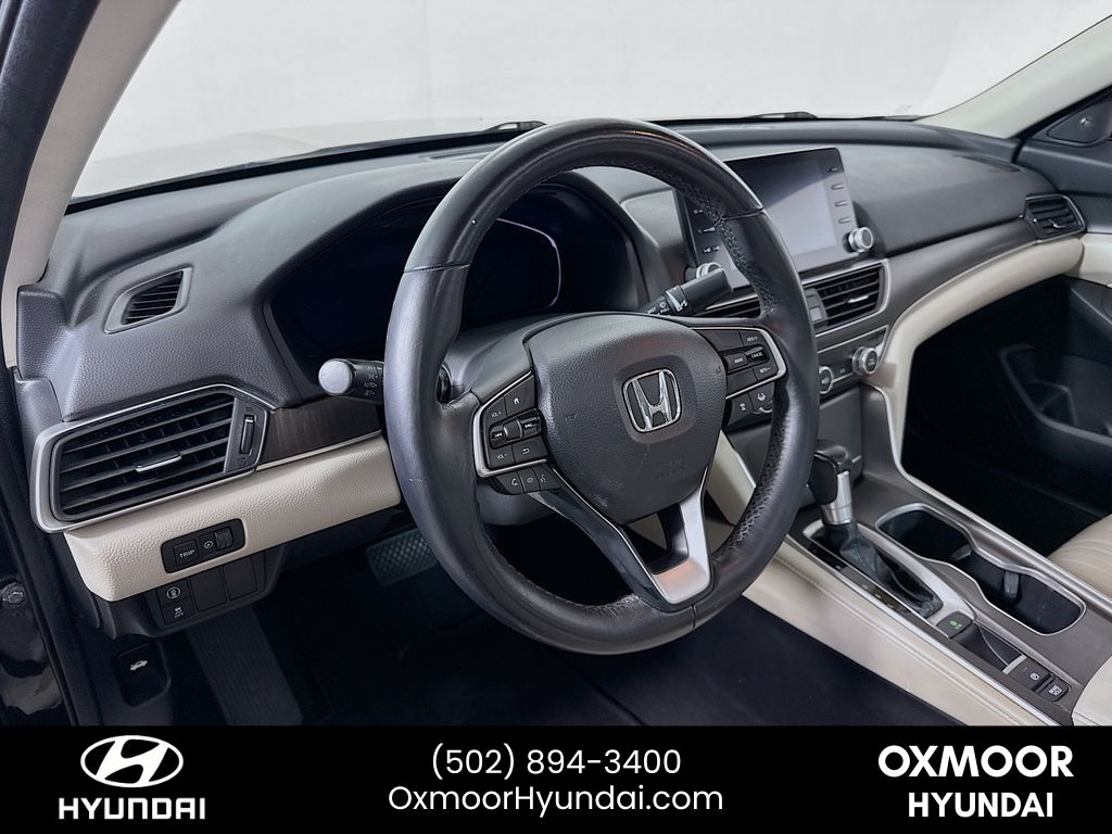 Vehicle image 18 of 32