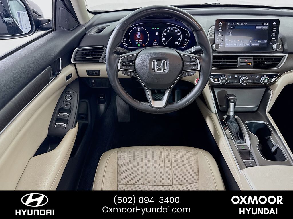 Vehicle image 21 of 32
