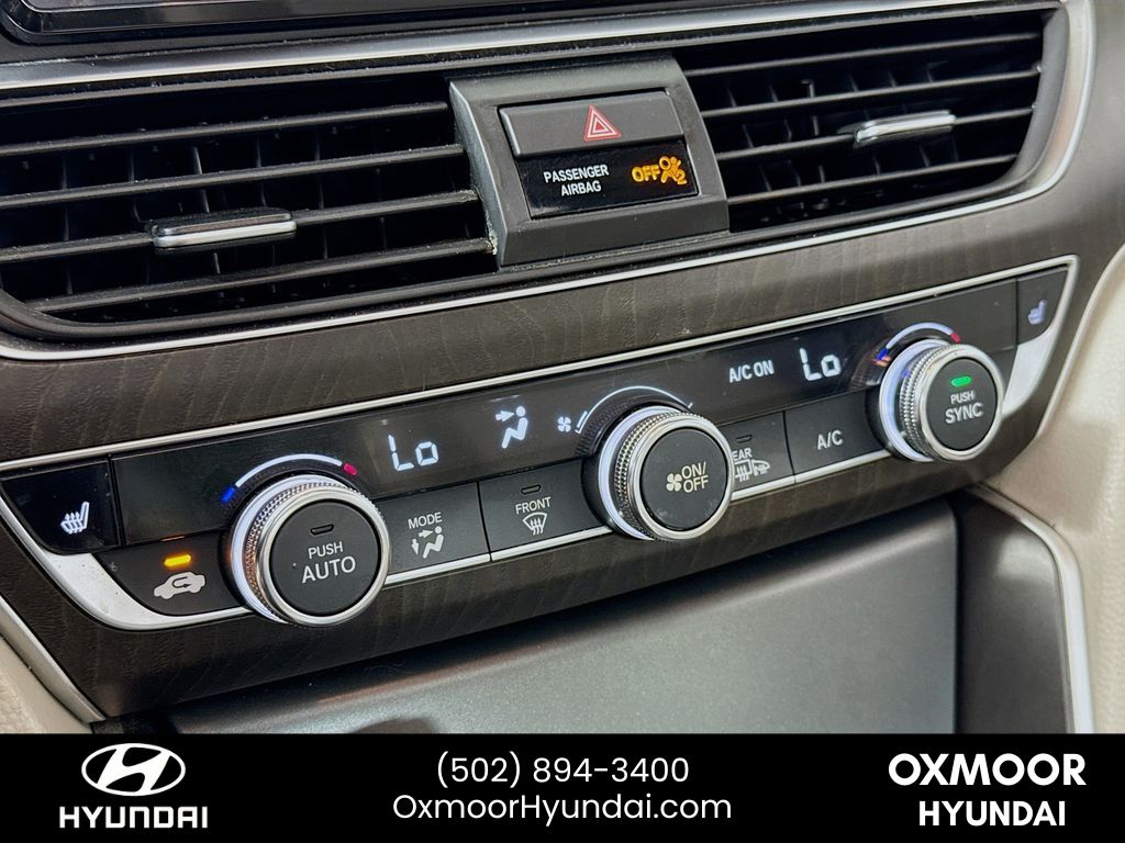 Vehicle image 16 of 32