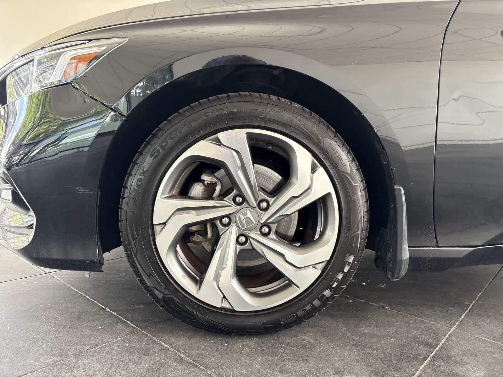 Vehicle image 9 of 32