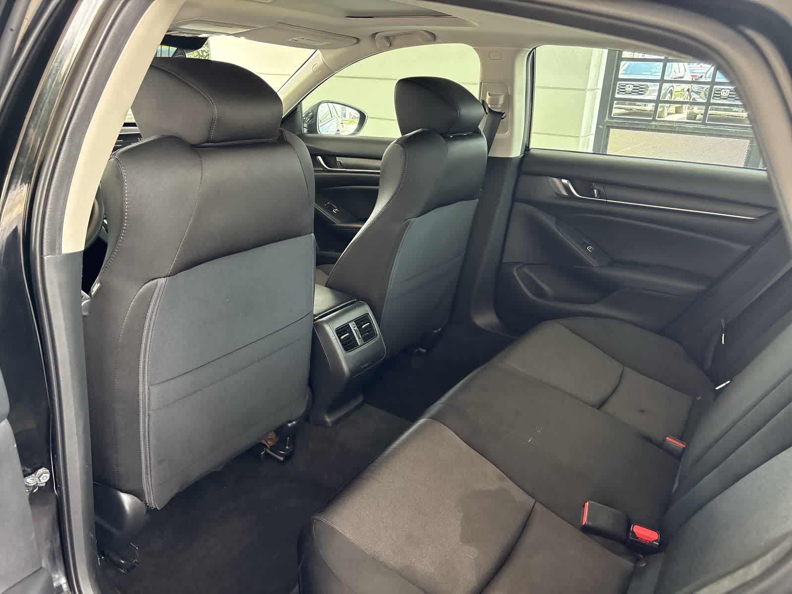 Vehicle image 14 of 32