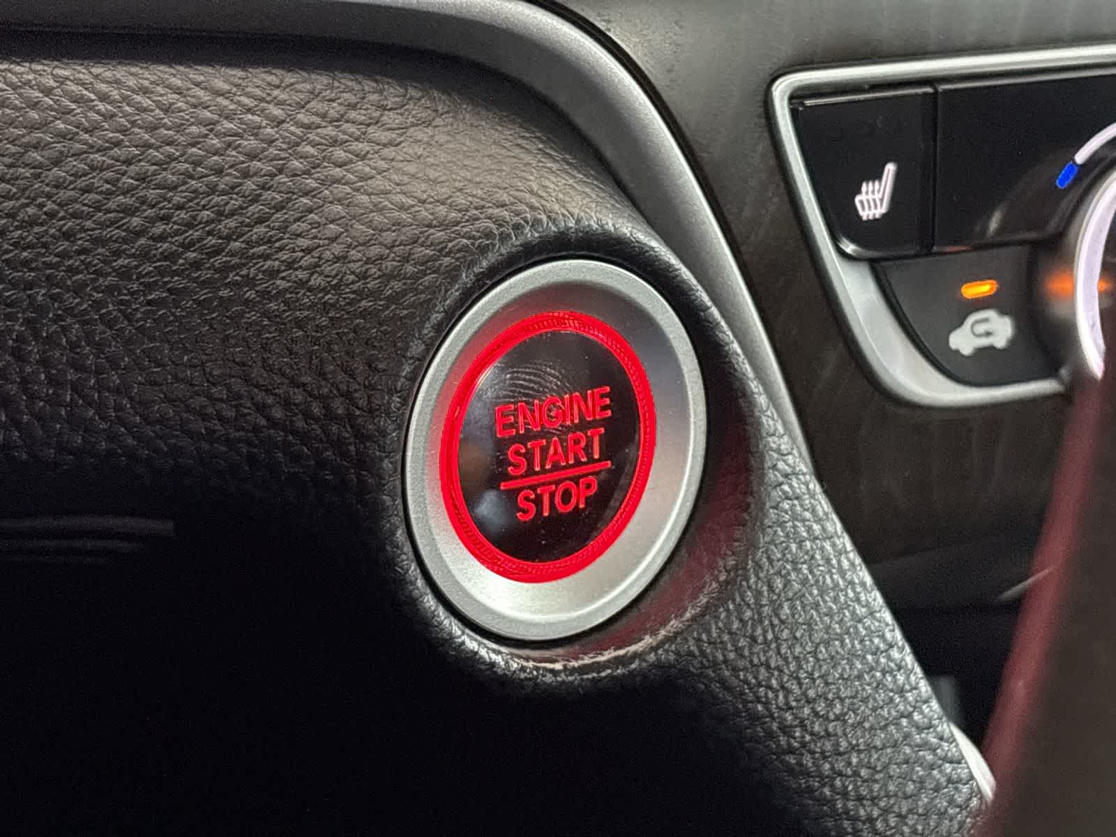 Vehicle image 26 of 32