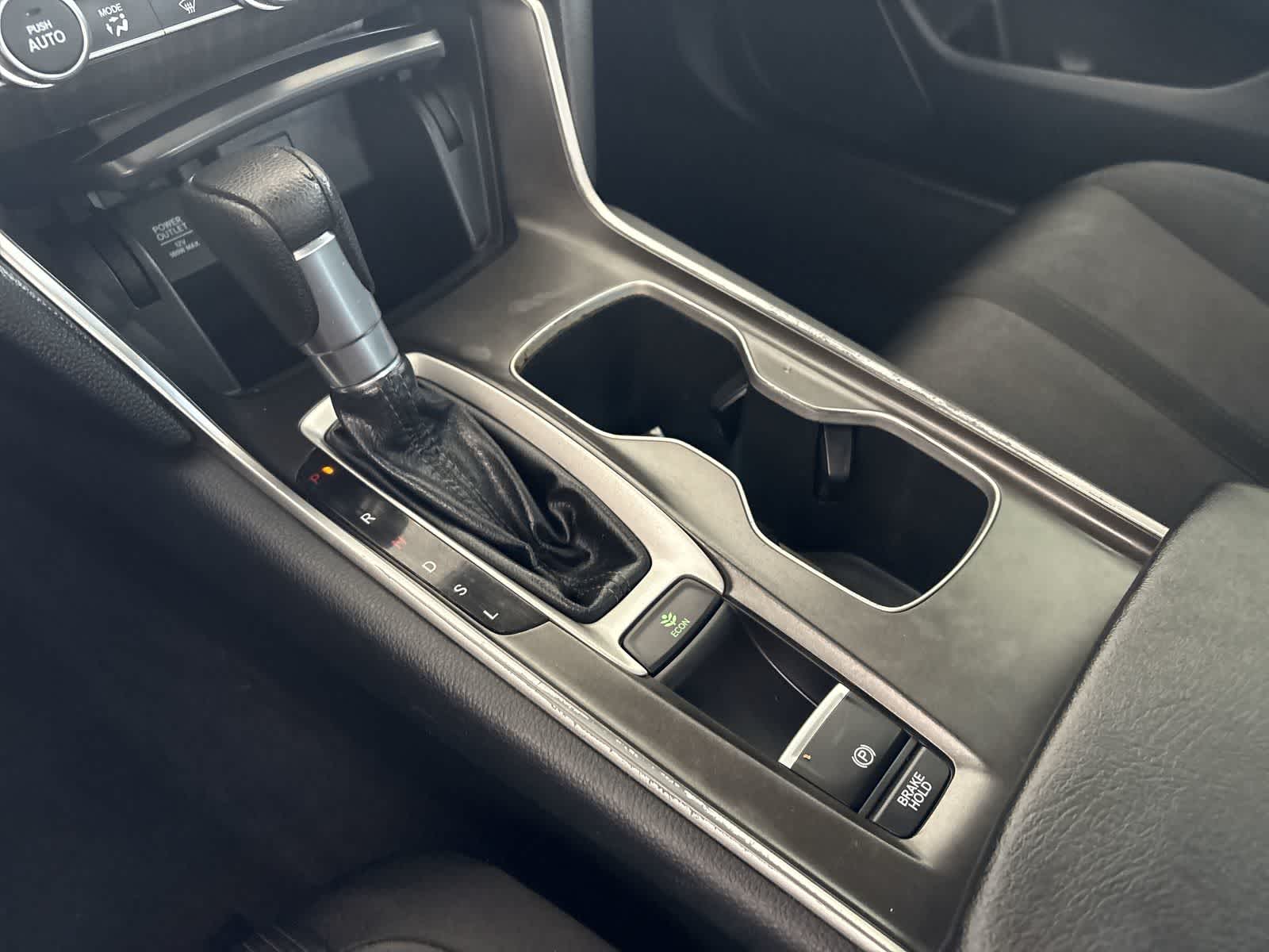 Vehicle image 21 of 32