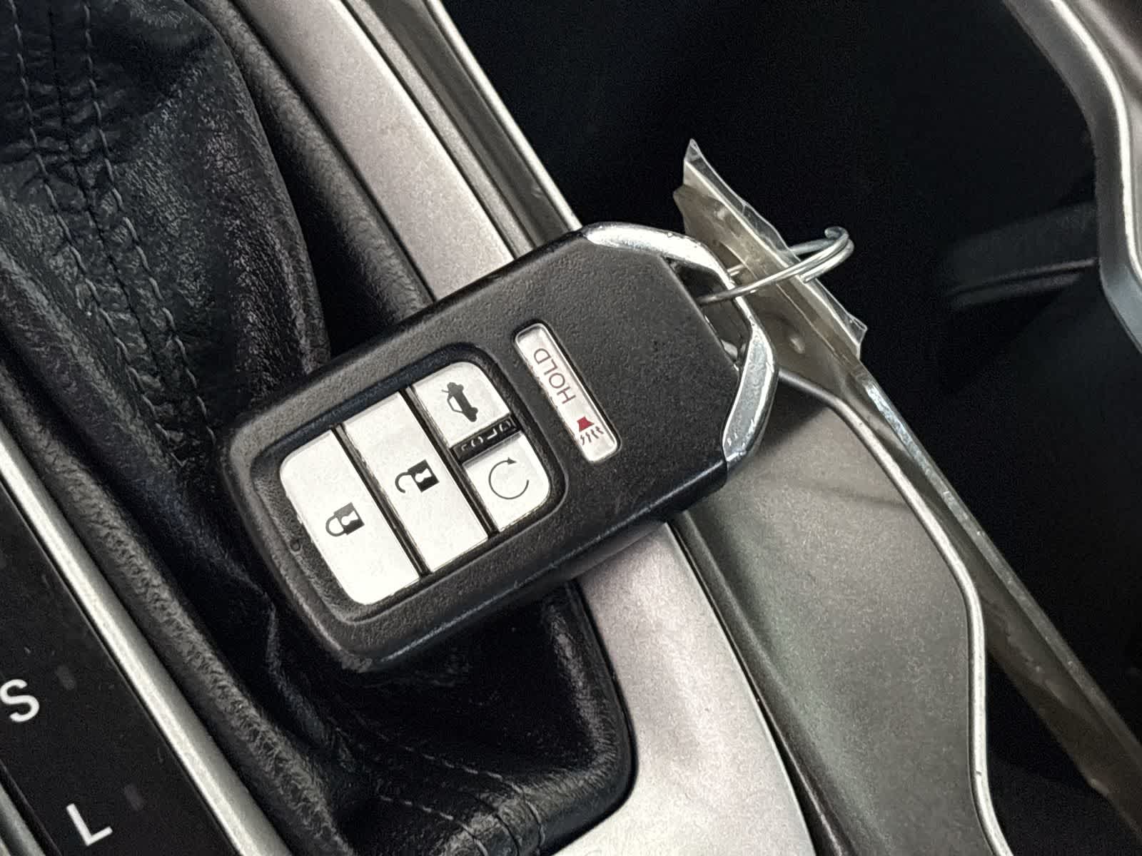 Vehicle image 23 of 32