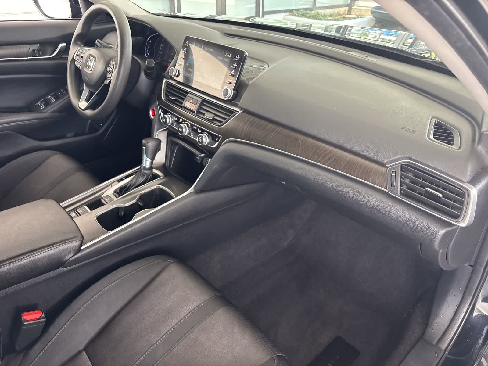 Vehicle image 15 of 32