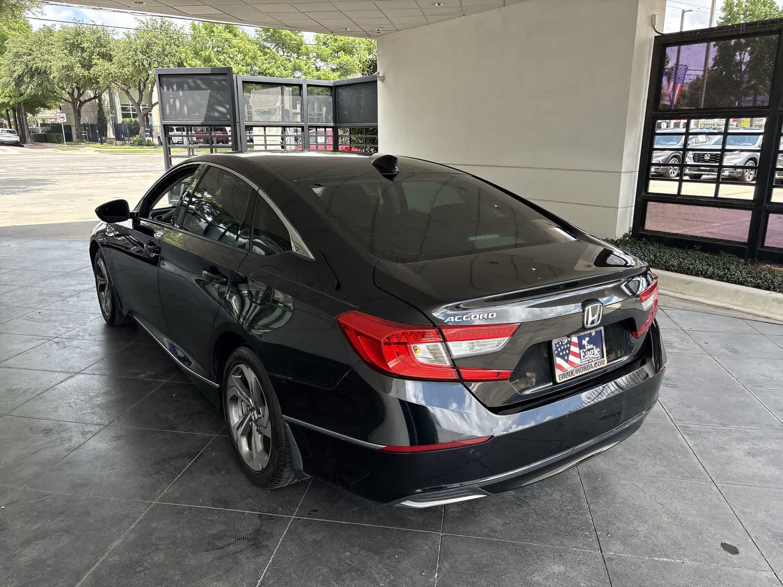 Vehicle image 7 of 32