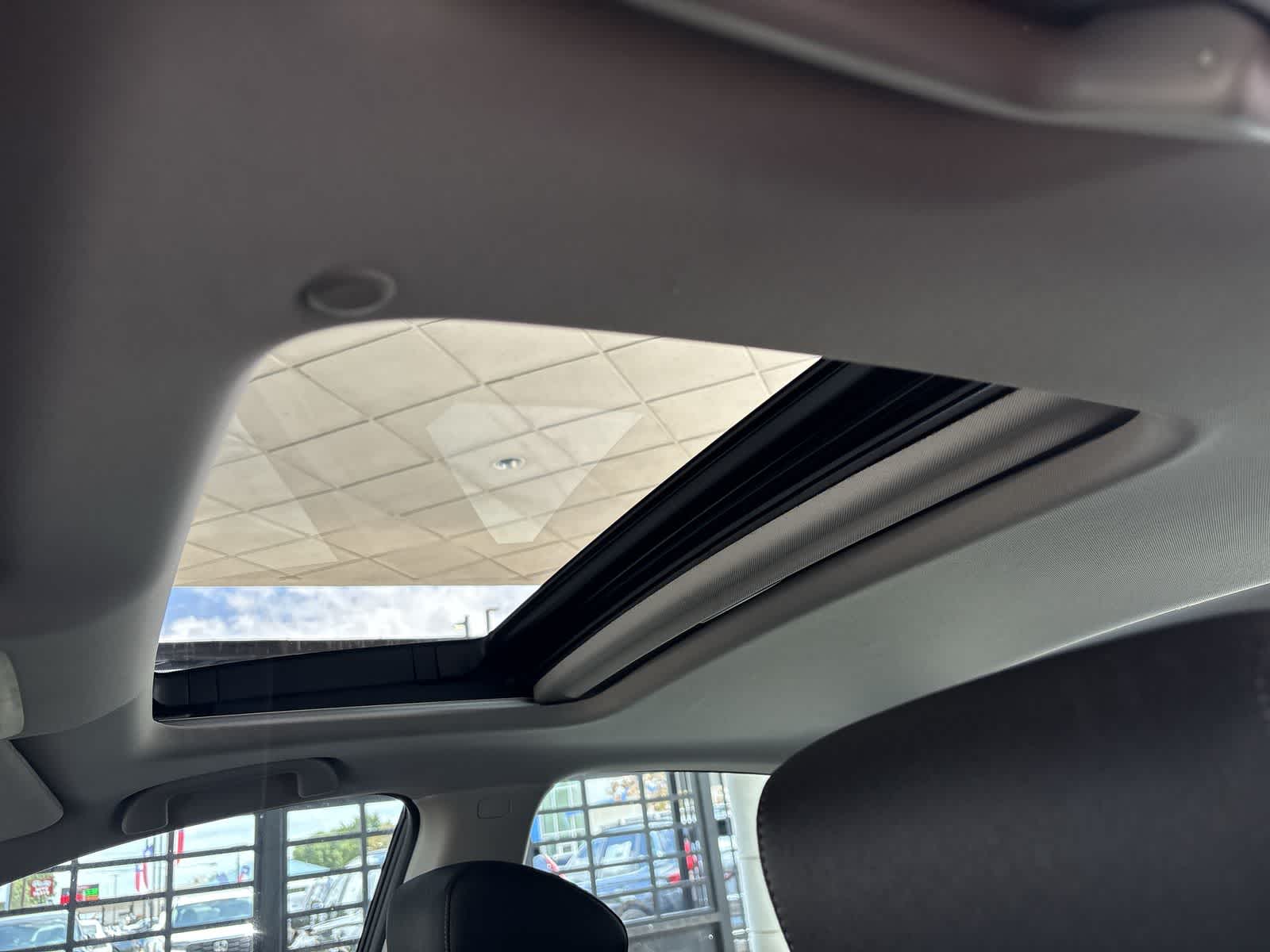 Vehicle image 18 of 32