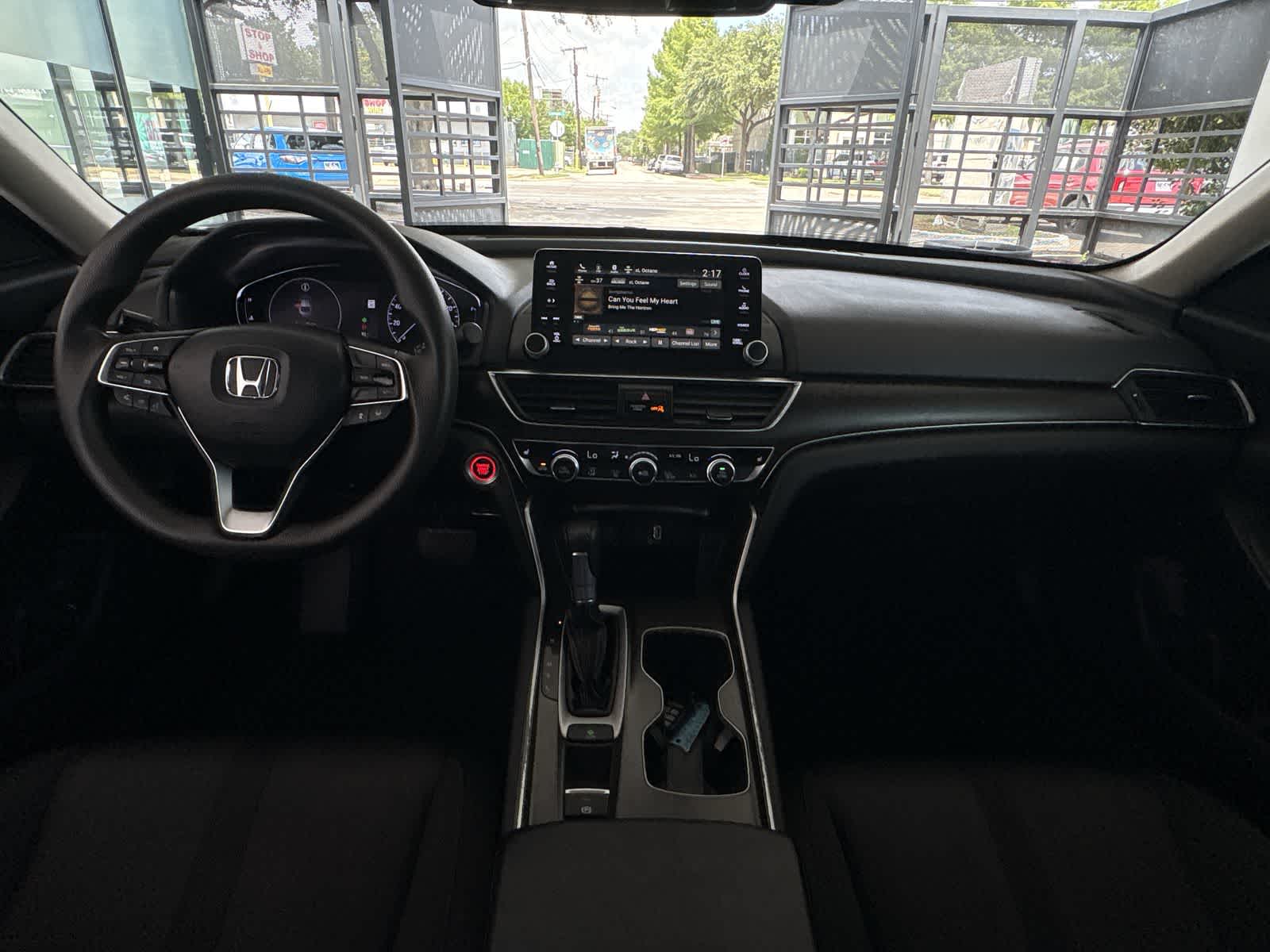 Vehicle image 16 of 32