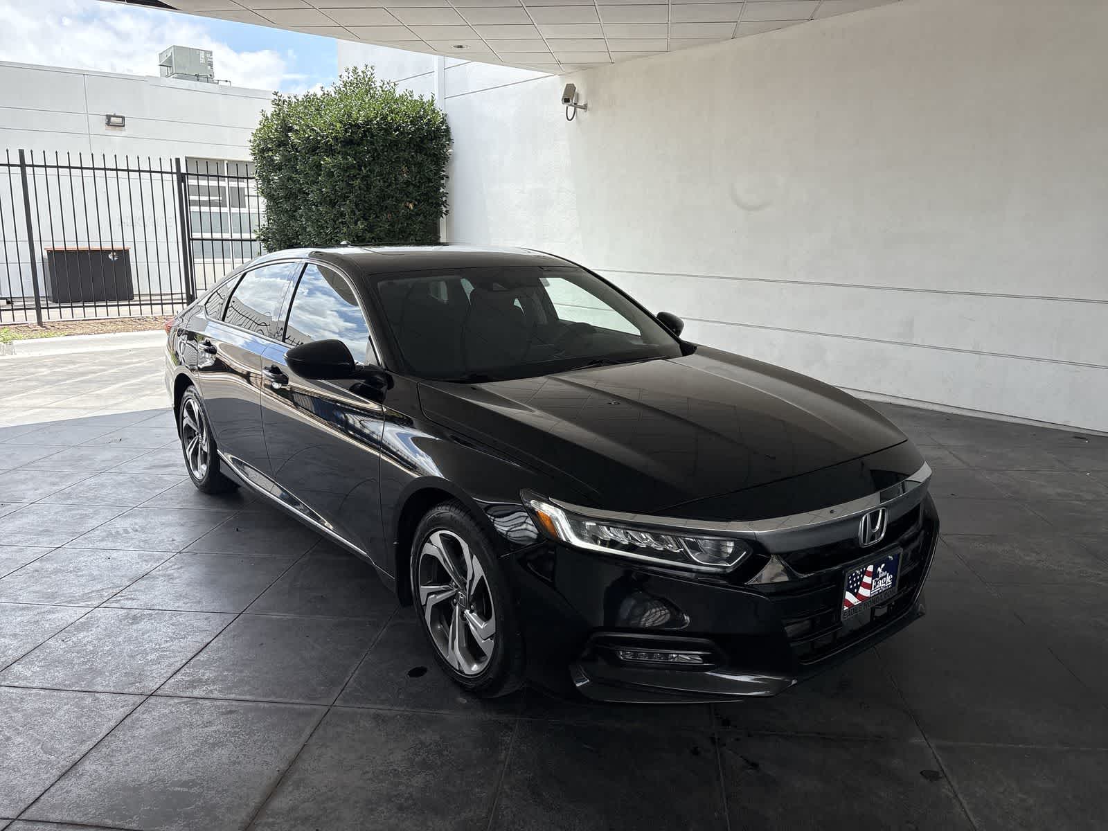 Vehicle image 3 of 32