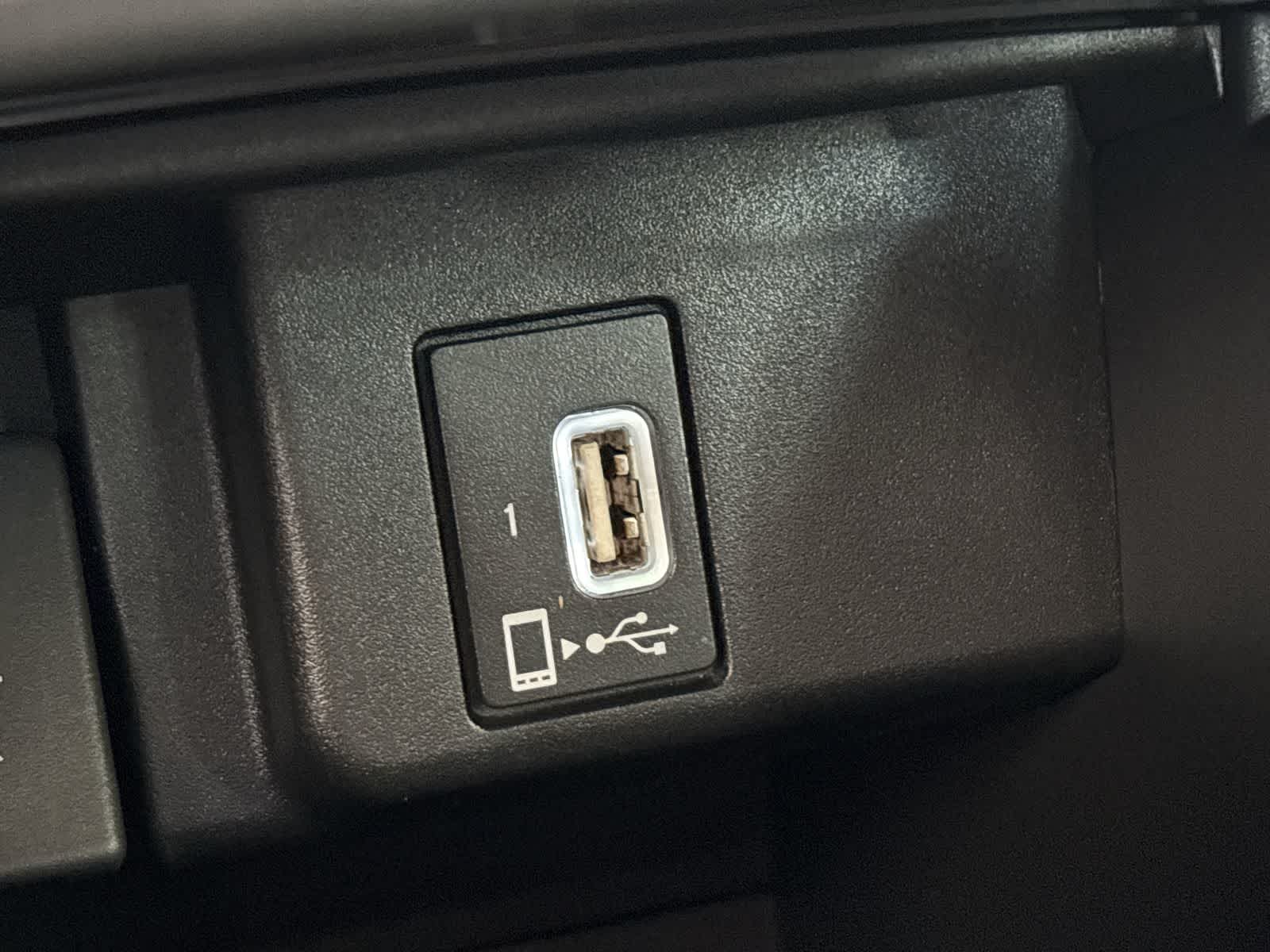 Vehicle image 24 of 32
