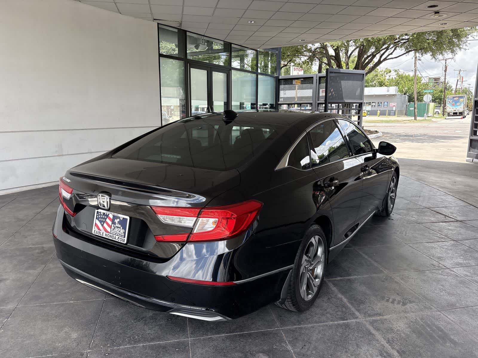 Vehicle image 5 of 32