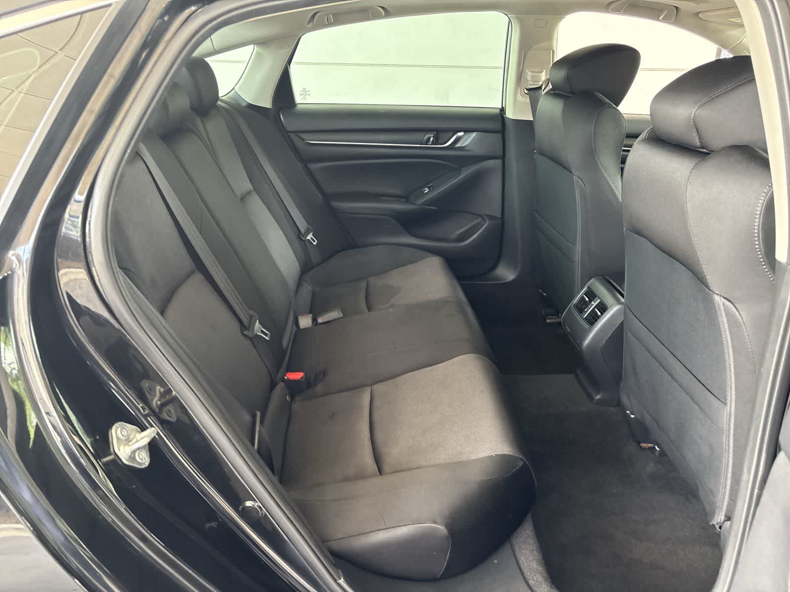 Vehicle image 13 of 32