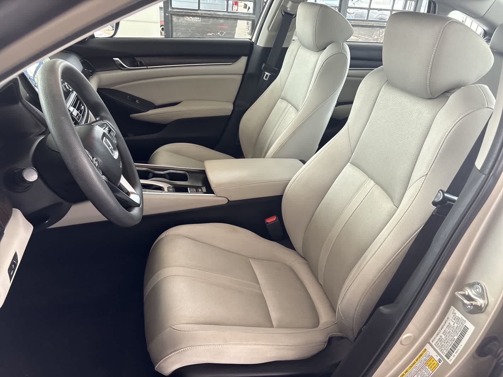 2018 Honda Accord EX 1.5T Image 11 of 32
