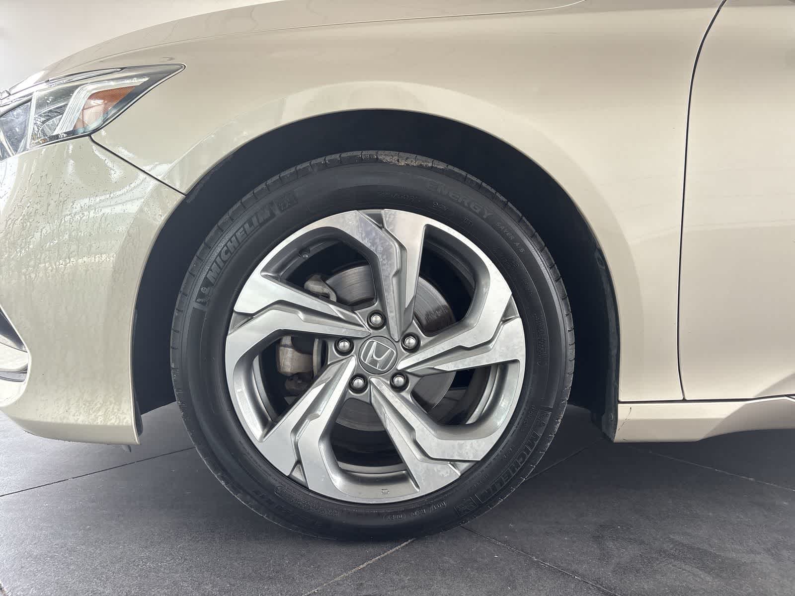 2018 Honda Accord EX 1.5T Image 8 of 32