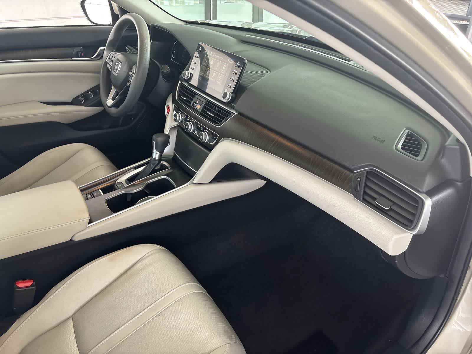 2018 Honda Accord EX 1.5T Image 16 of 32