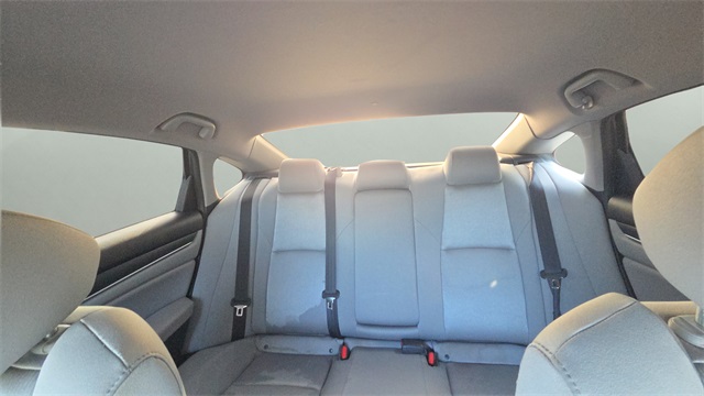 2018 Honda Accord LX 1.5T Image 10 of 21