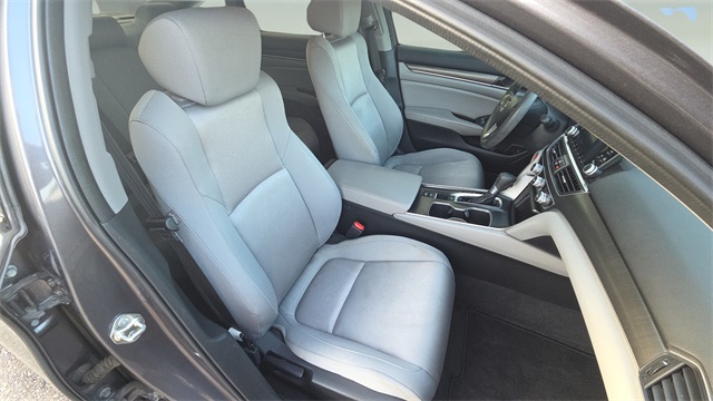 2018 Honda Accord LX 1.5T Image 8 of 21