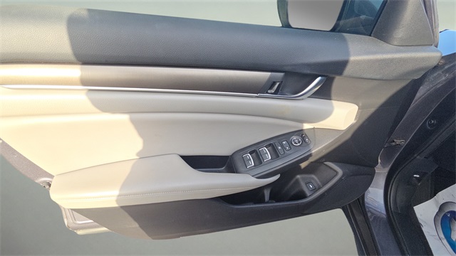 2018 Honda Accord LX 1.5T Image 17 of 21