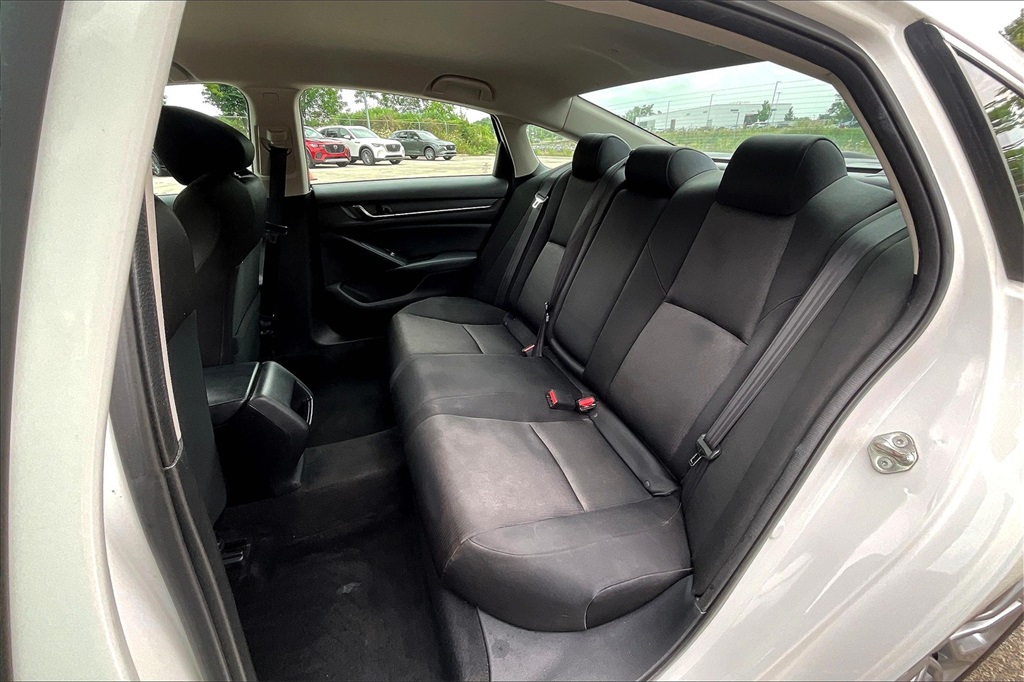 2018 Honda Accord LX 1.5T Image 13 of 34