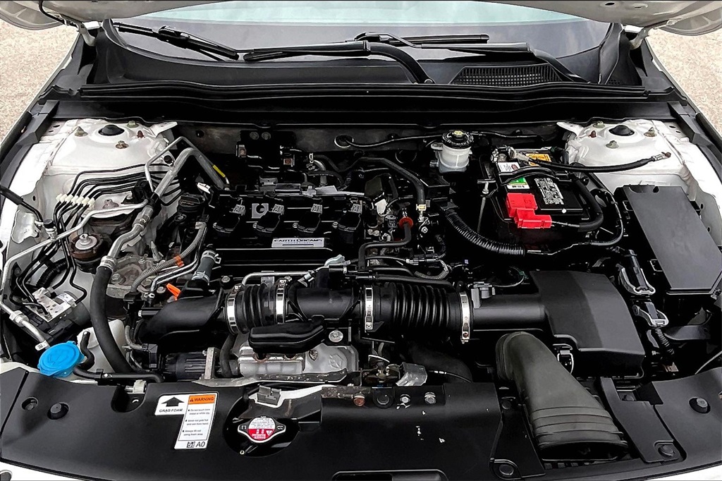 2018 Honda Accord LX 1.5T Image 8 of 34