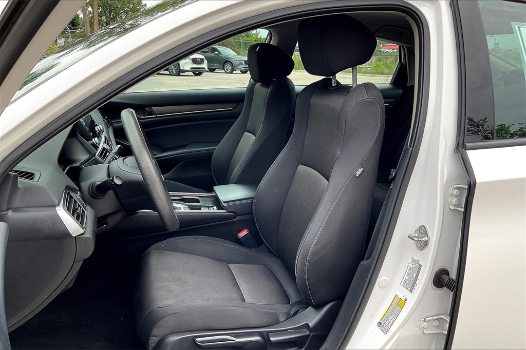 2018 Honda Accord LX 1.5T Image 14 of 34