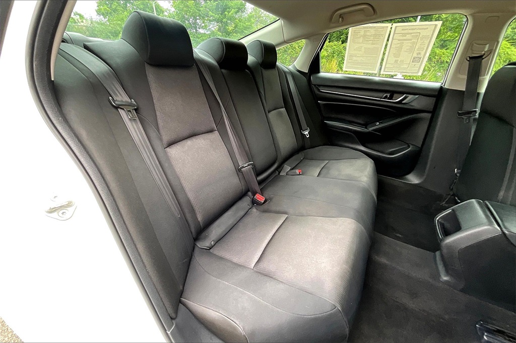 2018 Honda Accord LX 1.5T Image 11 of 34
