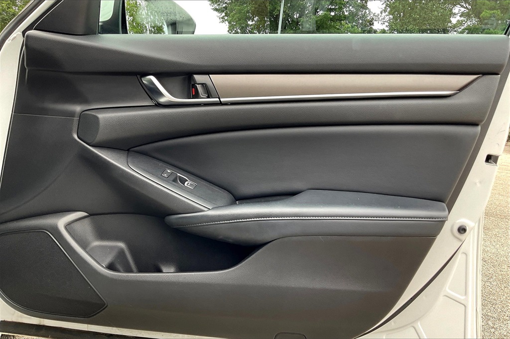 2018 Honda Accord LX 1.5T Image 26 of 34