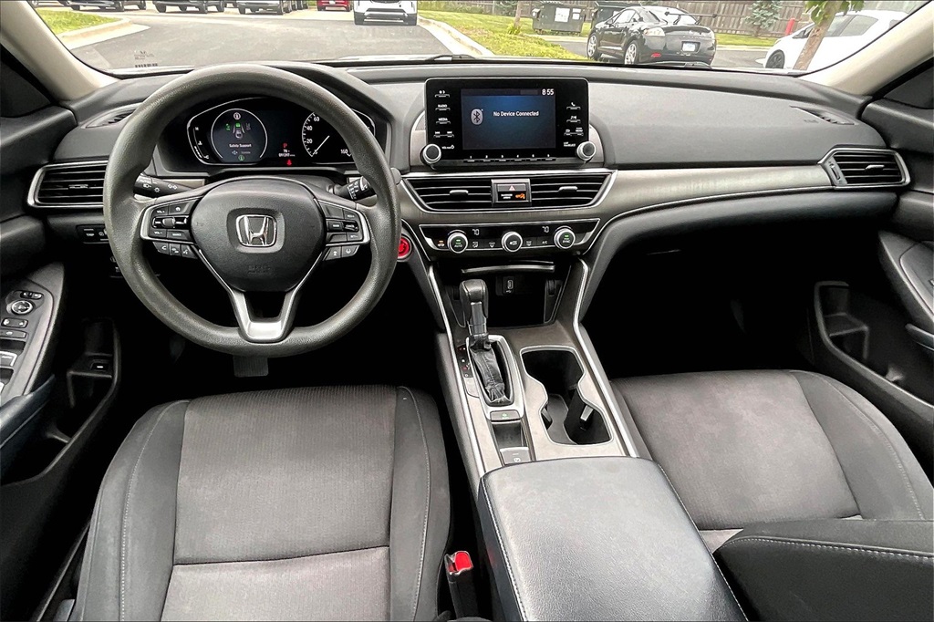 2018 Honda Accord LX 1.5T Image 17 of 34