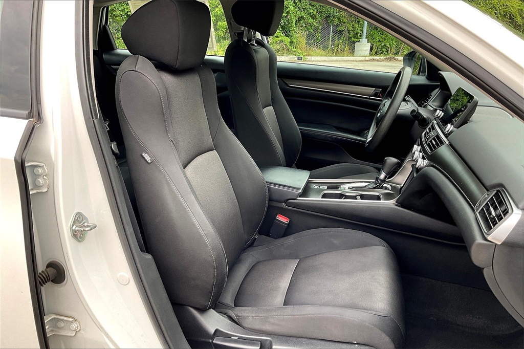 2018 Honda Accord LX 1.5T Image 12 of 34