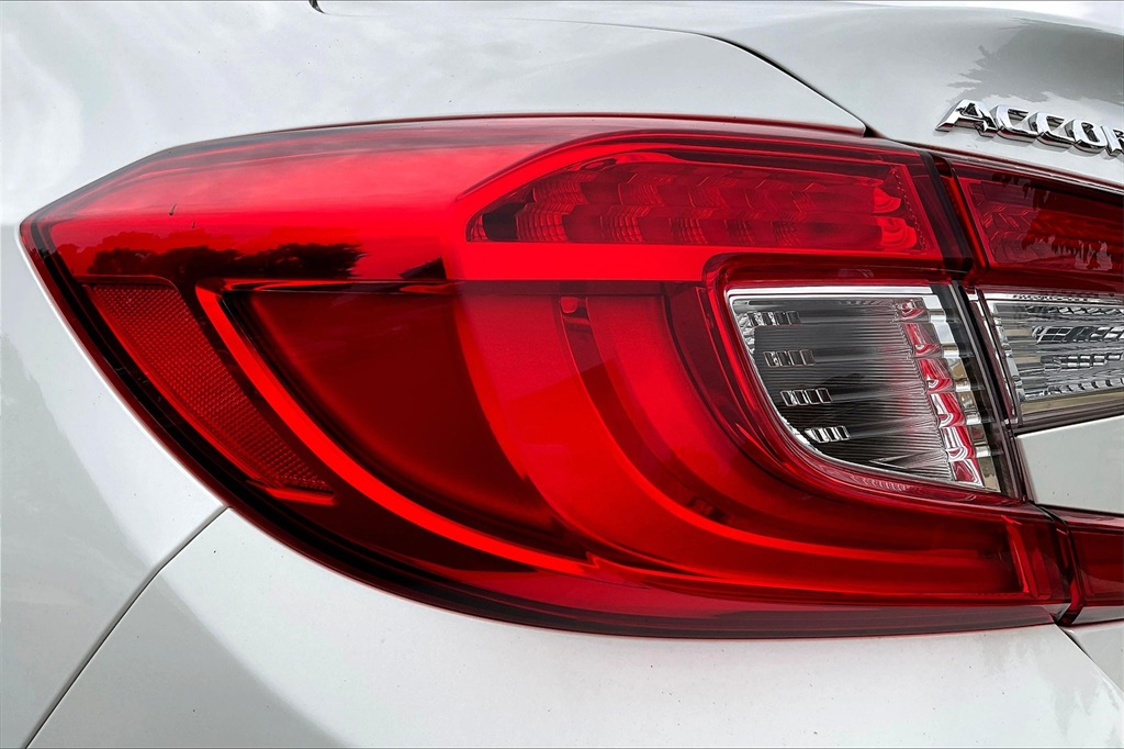 2018 Honda Accord LX 1.5T Image 27 of 34