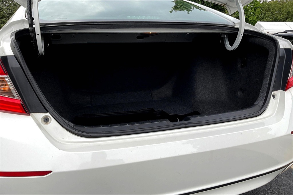 2018 Honda Accord LX 1.5T Image 10 of 34