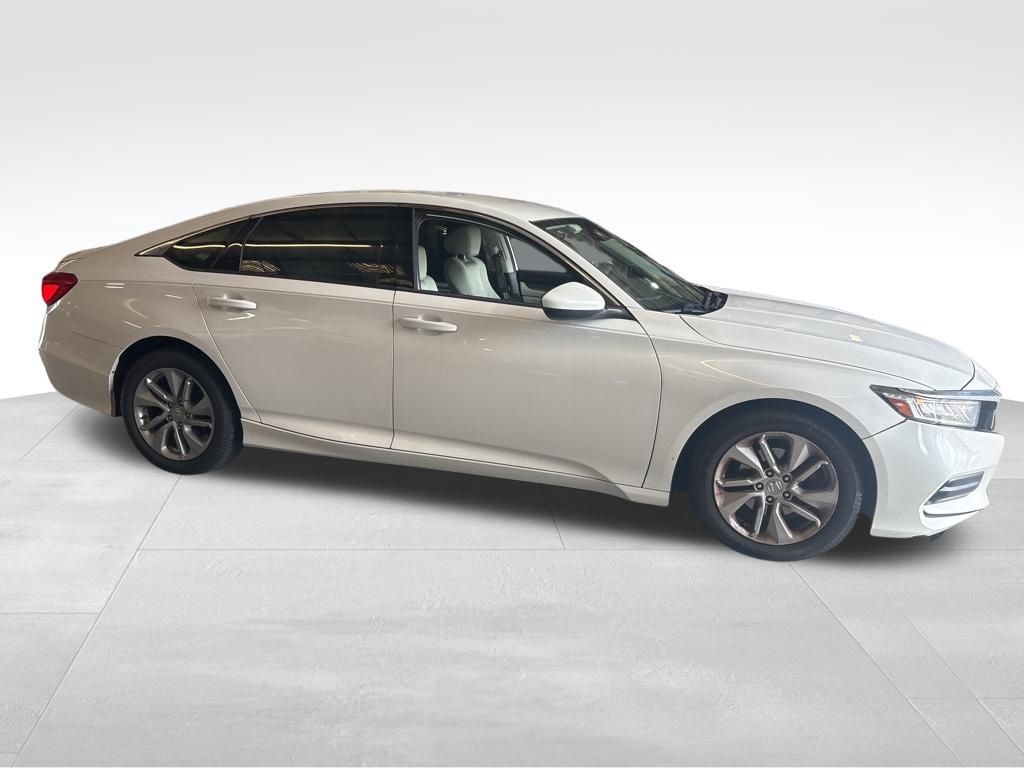 2018 Honda Accord LX 1.5T Image 11 of 19